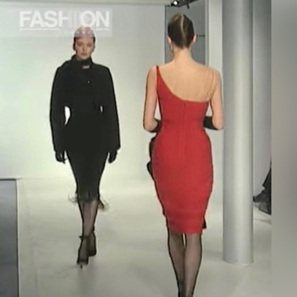 Thierry Mugler boucle and chain dress 1999 fashion week - Picture 8 of 13
